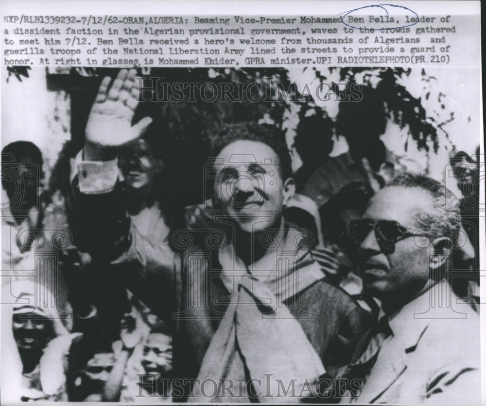 1962 Press Photo Ben Bella waves to the crowd - Historic Images