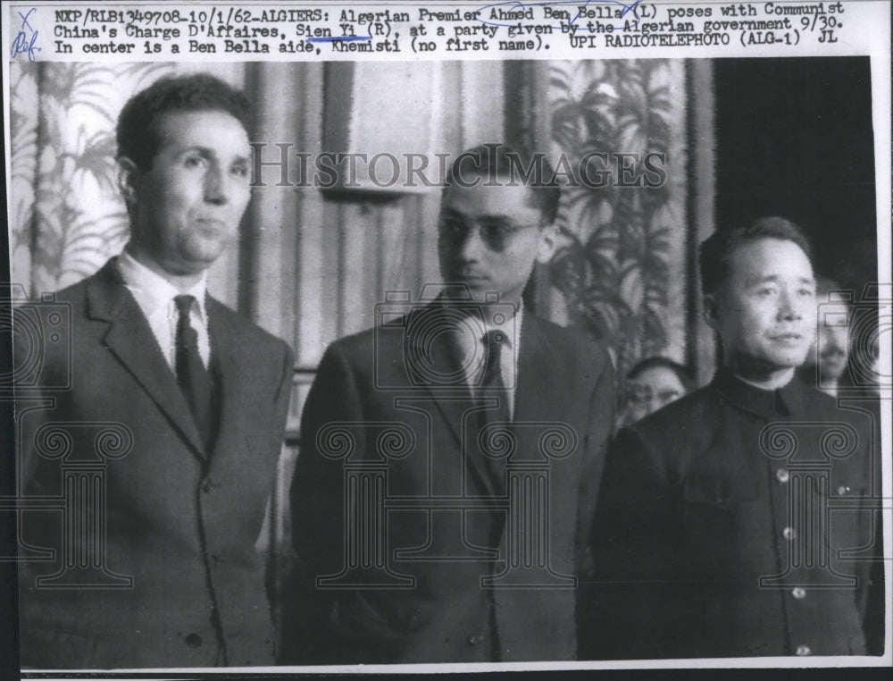 1962 Press Photo Ahmed Ben Bella (R) with Sien Yi(R) - Historic Images