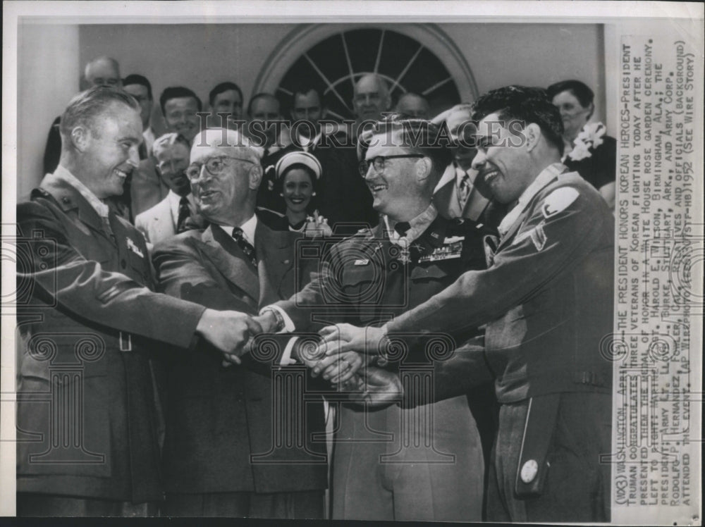 1952 Press Photo President Harry Truman Veterans Korea Medal of Honor - Historic Images