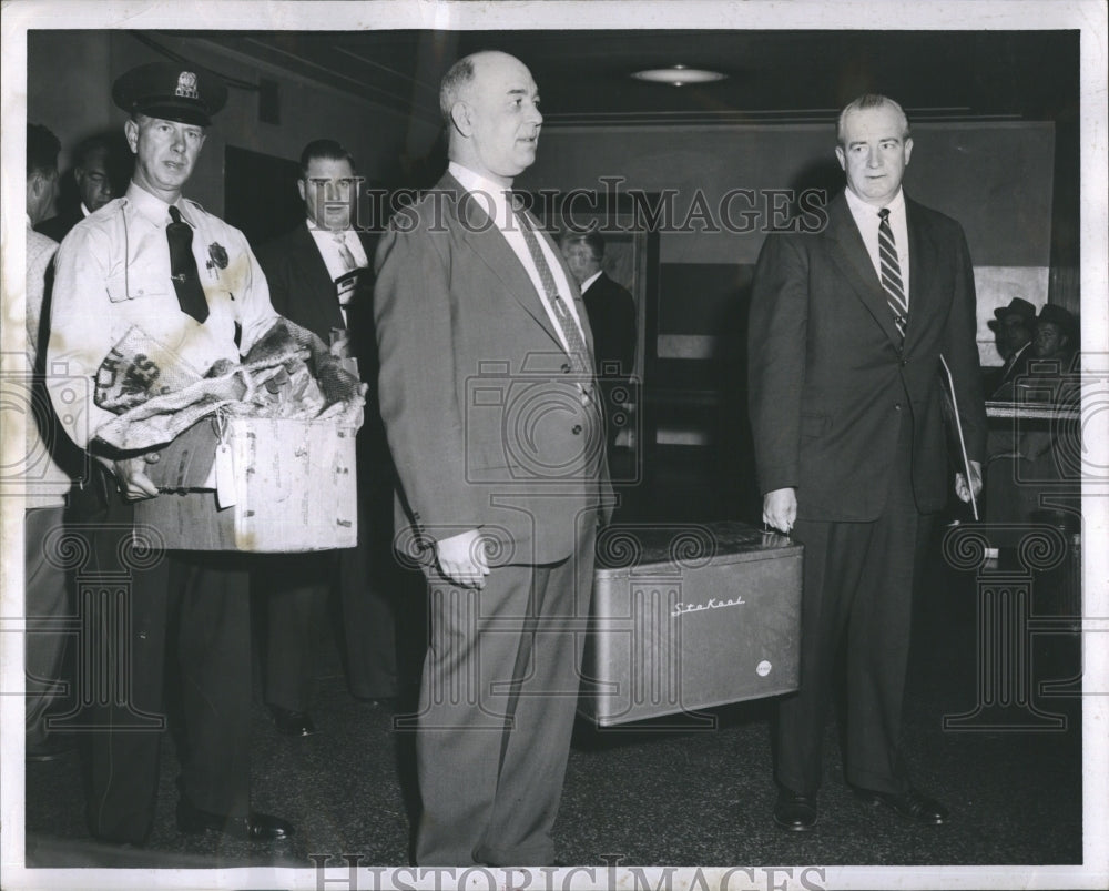 1956 Press Photo Capt. Frank Wilson &amp; Sgt. John Howland - Historic Images