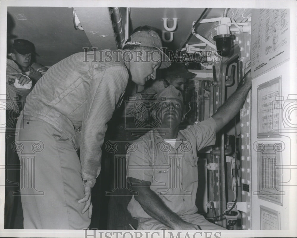 1960 Press Photo U.S. Macon operates odd the coast - Historic Images