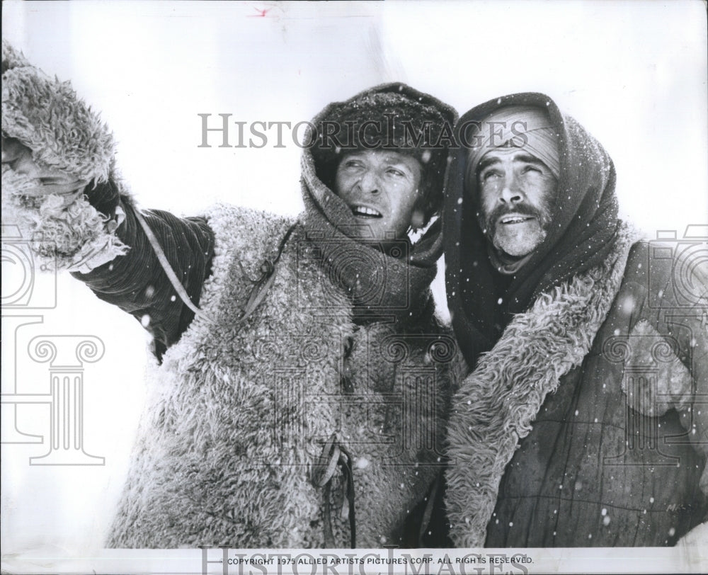 Press Photo Actors Michael Caine and Sean Connery portrayed as Soldiers. - Historic Images