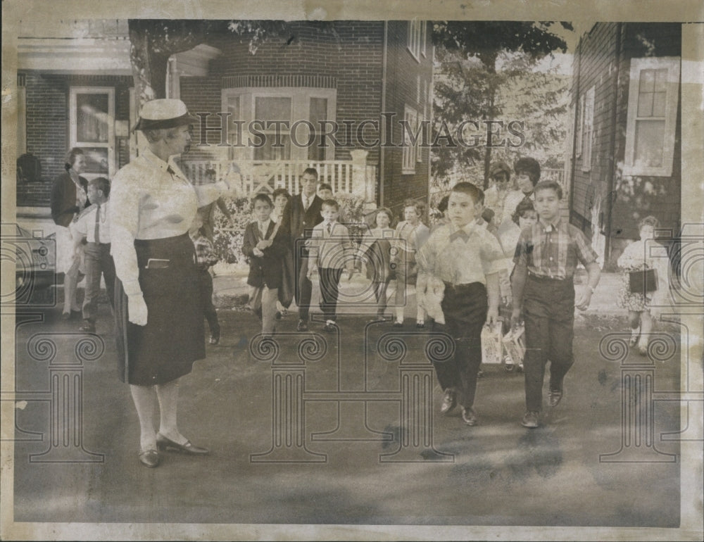 1966 Press Photo Policewoman Helen Irving - Historic Images