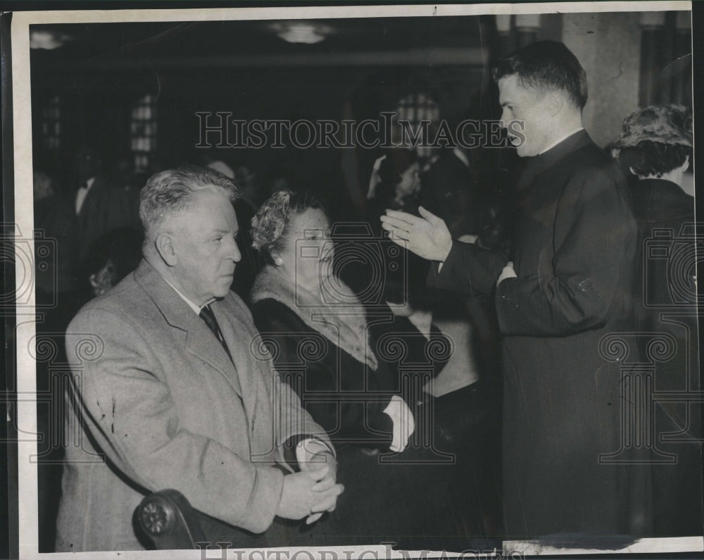 1960 Press Photo Rev Francis Irwin with his Parents Mr and Mrs John Irwin - Historic Images