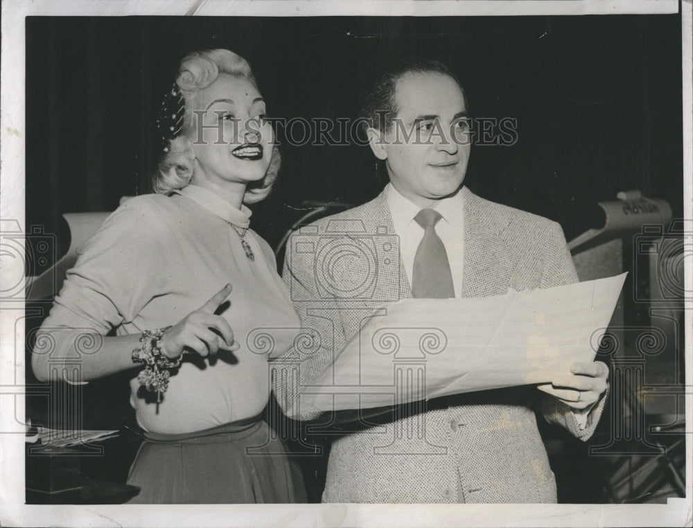 1949 Press Photo Monica Lewis radio and night club singer with George Adrian Wor - Historic Images