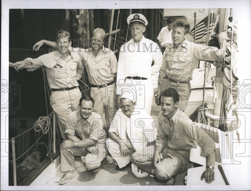 1947 Press Photo Capt Prue Lewis Jr and crew of Morning Star - Historic Images