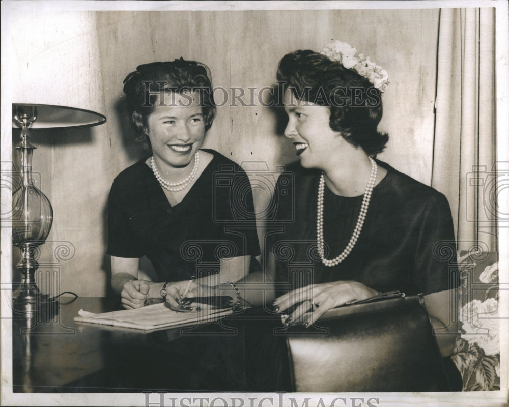 1962 Press Photo Mrs Richard Chapin Secretary of Vincent Rotary Club - Historic Images