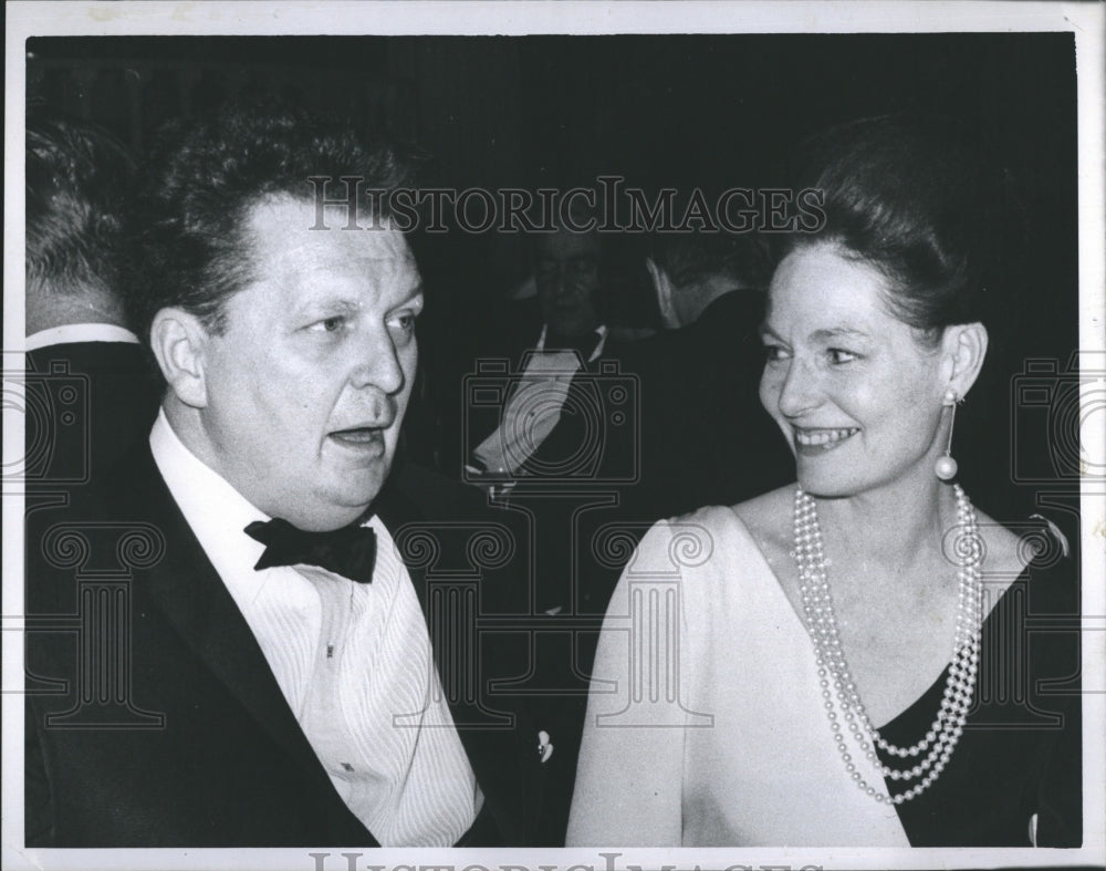 1967 Press Photo Mr. and Mrs. Cleveland Amory at dinner for Dog Humaine Society. - Historic Images