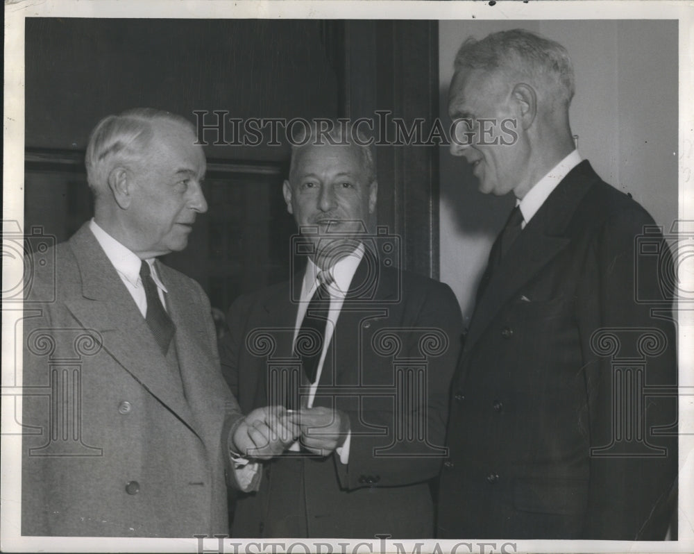 1948 Press Photo Filene&#39;s Receives Treasury Award For Outstanding War Bond Job - Historic Images