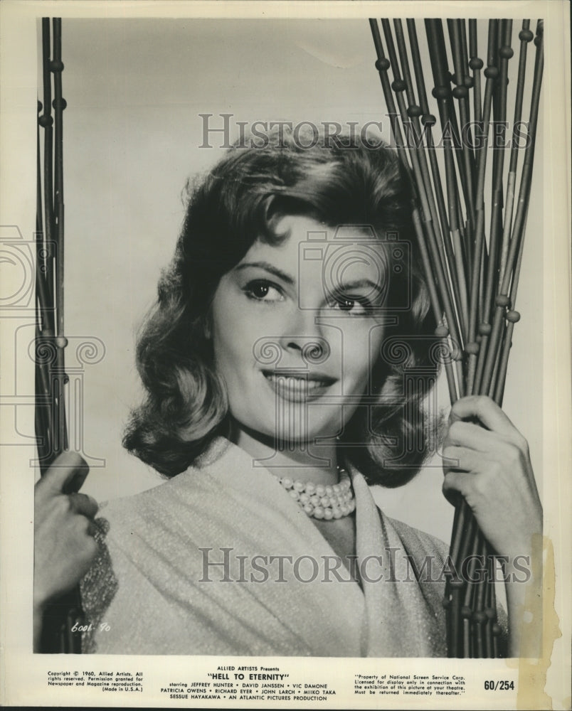 1960 Press Photo Patricia Owens in &quot;Hell to Eternity&quot; - Historic Images