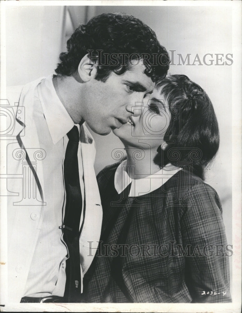 1984 Press Photo Elliot Gould &amp; Brenda Vaccaro in &quot;I Love My Wife&quot; - Historic Images