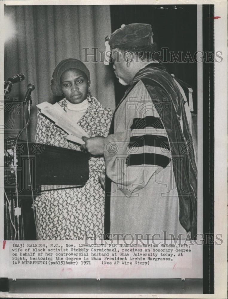 1971 Mariam Makeba gets honorary degree at Shaw U - Historic Images