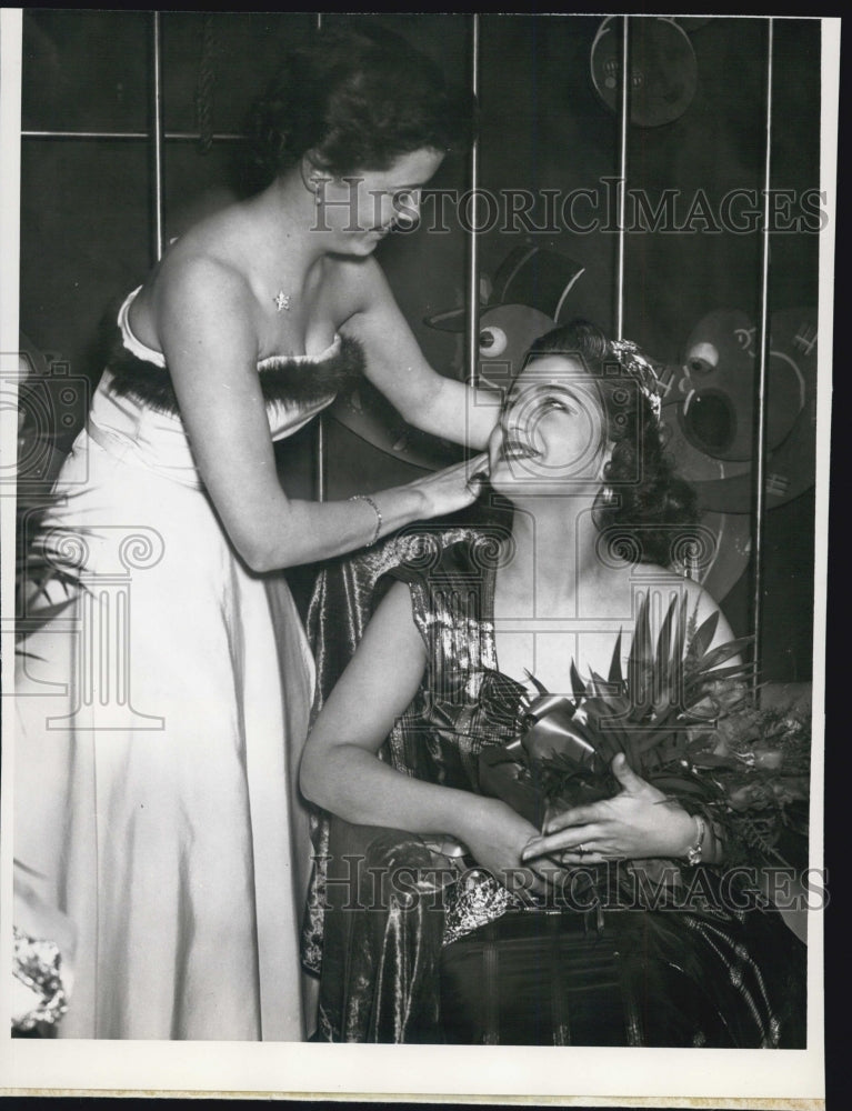 1955 Press Photo Emerson College Prom Queen Laura Di Meo Clare Brown - Historic Images