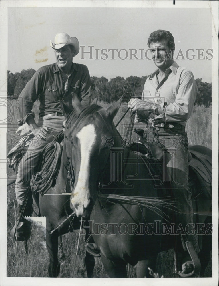 1969 Press Photo Actor Rod Cameron Robert Stack TV Western Name Of The Game - Historic Images