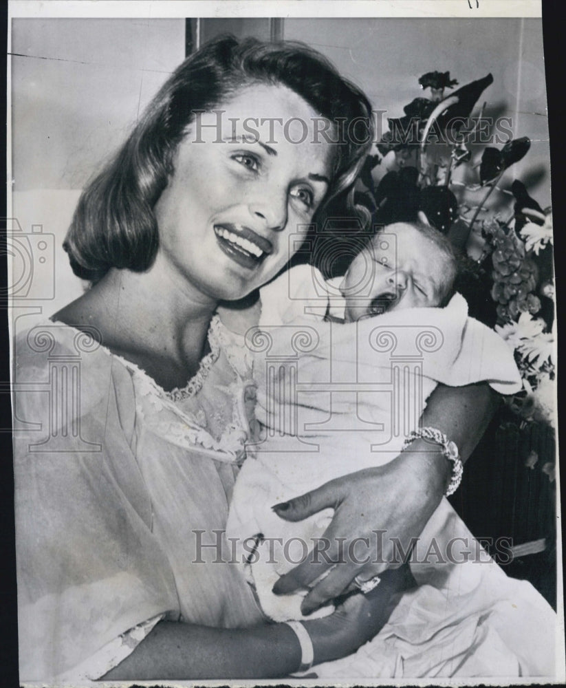 1958 Press Photo Rosemary Bowe and Young Son - Historic Images