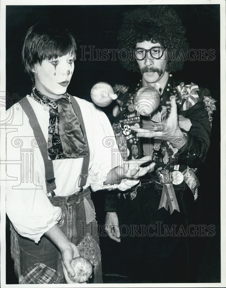 1975 Press Photo Juggler Andrea Stander - Historic Images