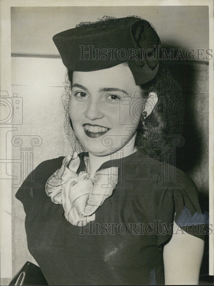 1946 Press Photo Mrs. Ann DeFeo - Historic Images