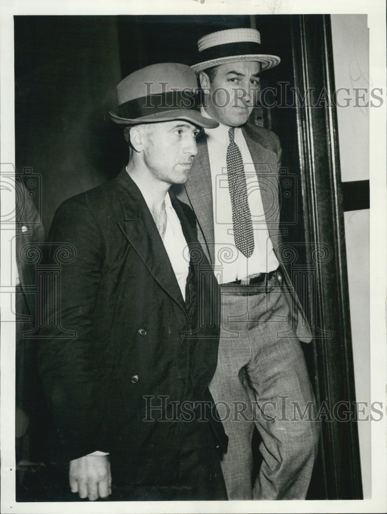 1940 Press Photo Pasquale Fere and Officer James Carrol - Historic Images