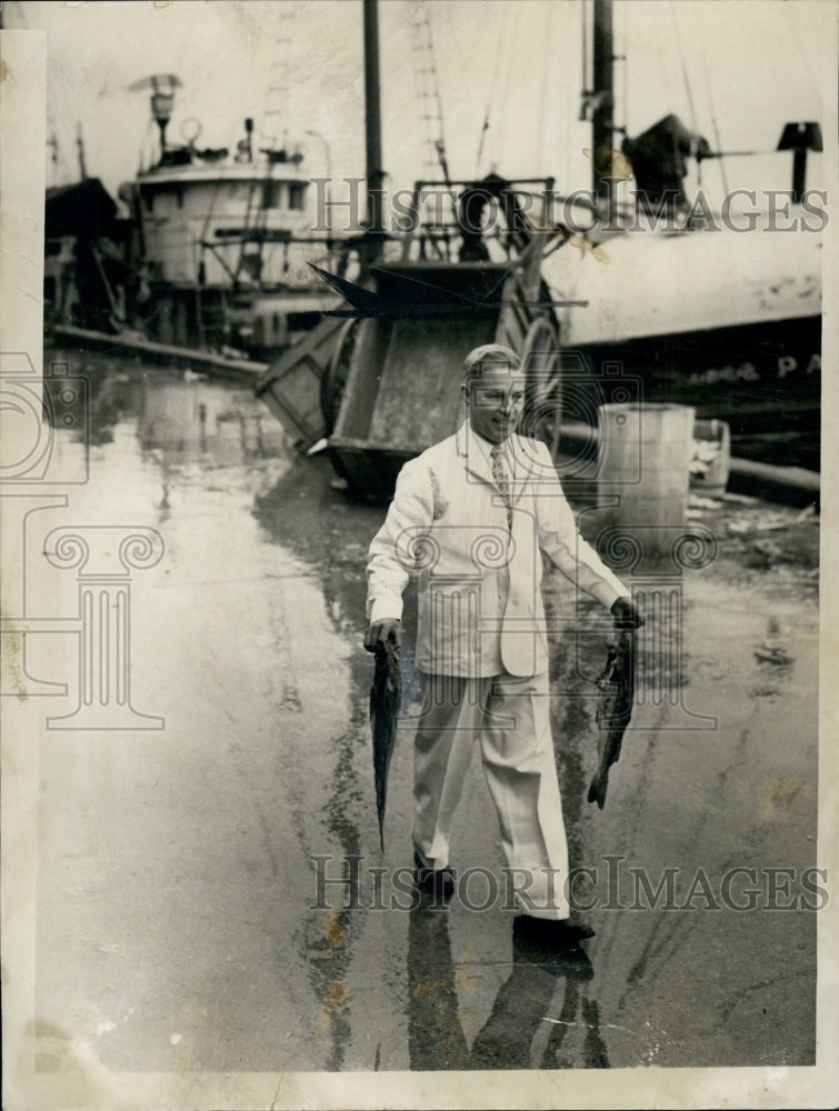 1955 Press Photo Jimmy Doulas, owner of the Fish Pier&#39;s Liberty Restaurant - Historic Images