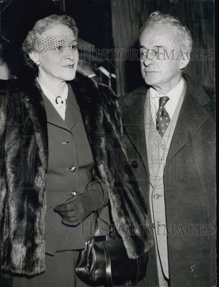 1951 Press Photo Dist. Attorney Alfred B. Cenedella and wife Florence - Historic Images