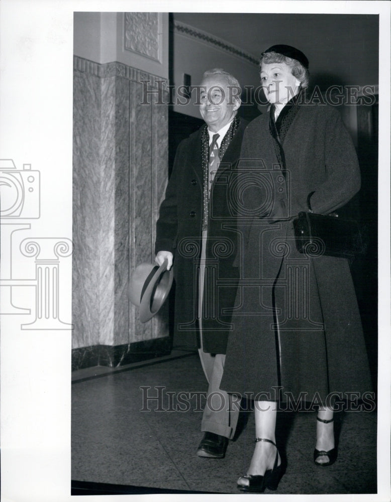 1955 Press Photo Alfred B. Cenedella with his wife - Historic Images