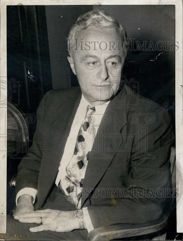 1951 Press Photo District Atty. Alfred Cenedella at courtroom. - Historic Images