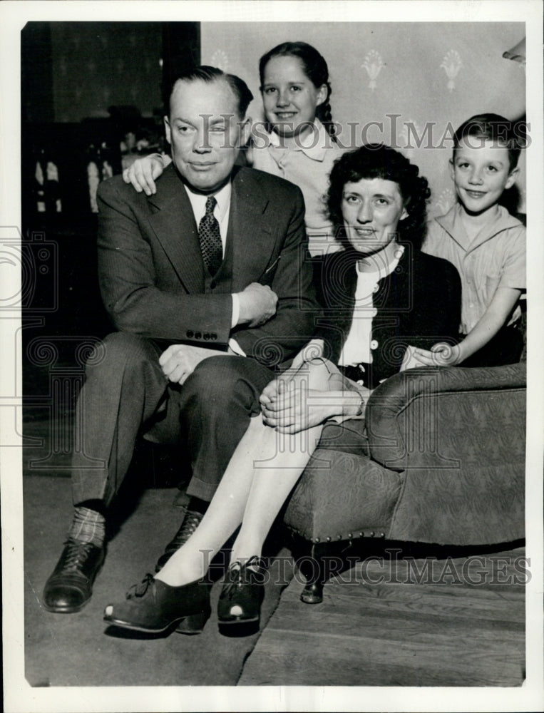 1944 Press Photo Earl Eisenhower brother of Gen Dwight Eisenhower with wife - Historic Images