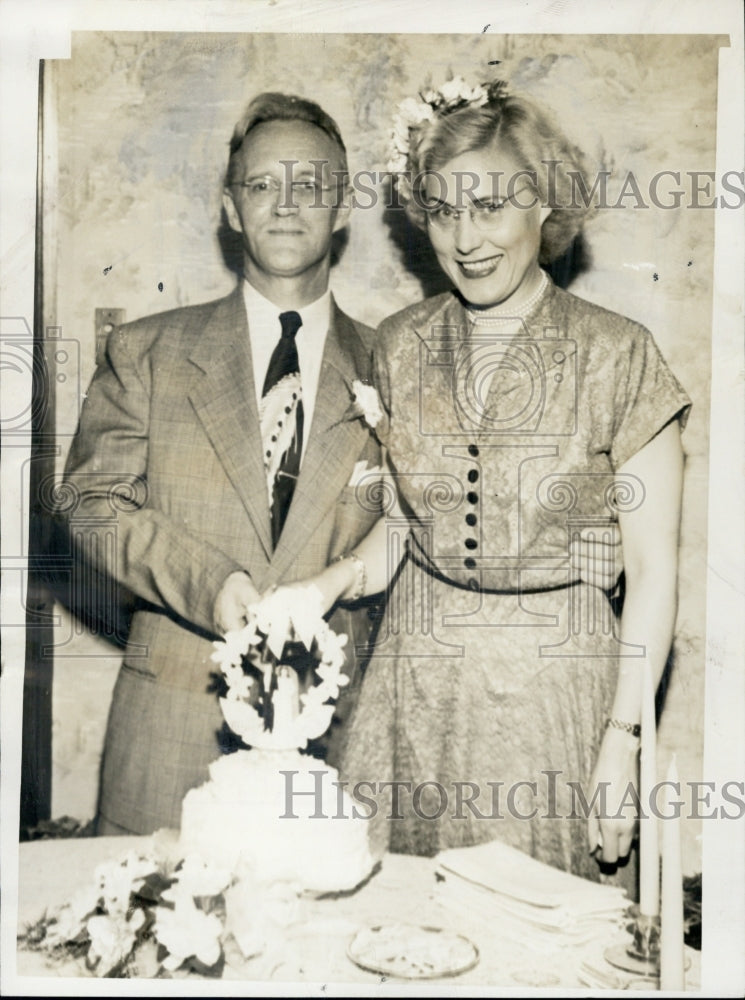 1949 Press Photo Sigurd F Sorenson and bride Else Schimmel - Historic Images