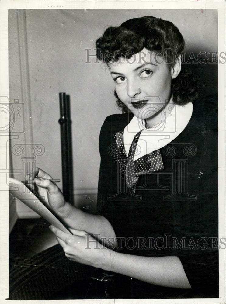 1941 Press Photo Model Doris Poland in Kitty Foyle hair do - Historic Images