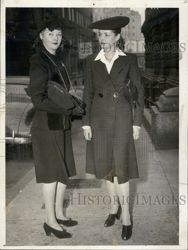 1942 Press Photo Mrs helene Lawrence &amp; sister Mrs Doris Poland Sorenson - Historic Images