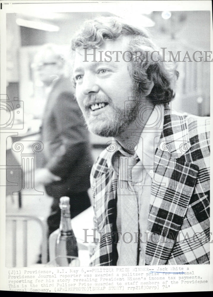 1974 Press Photo Jack White,a Providence Journal reporter gets Pulitzer - Historic Images