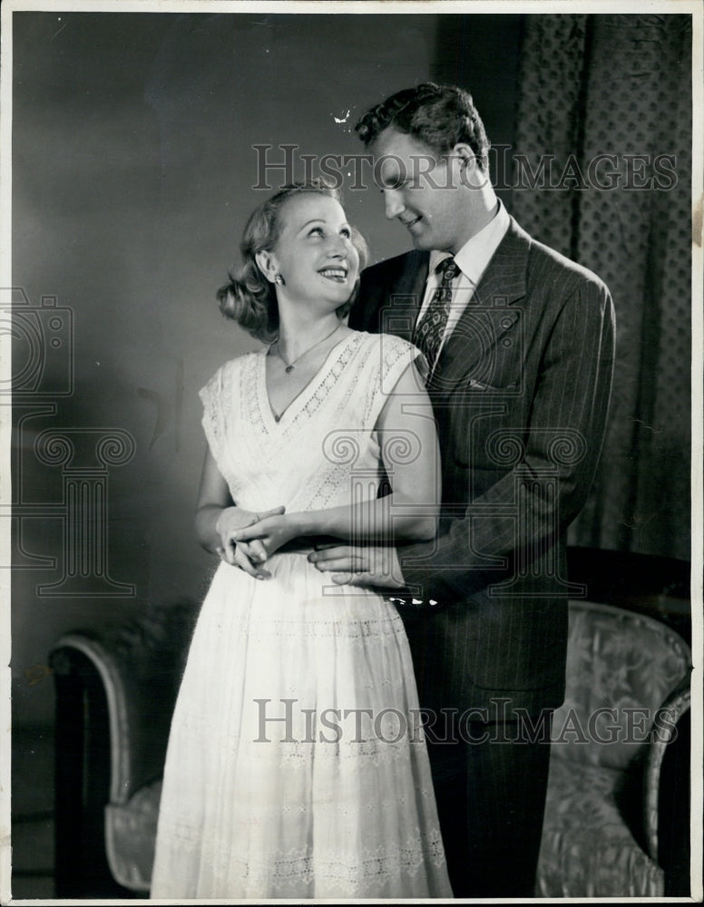 1949 Press Photo Actress Gertude Rozan and George Neise. - Historic Images
