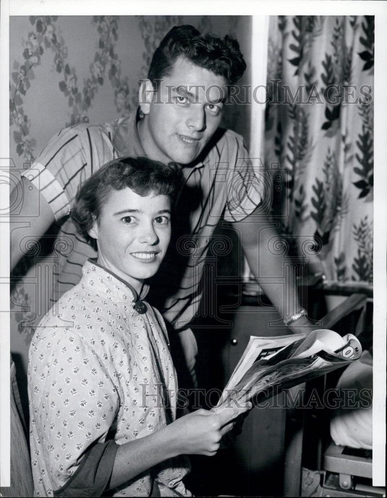 1956 Press Photo Mrs. Edith Helm with husband await to another kidney operation. - Historic Images