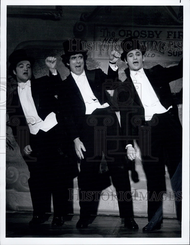 1978 Press Photo Host Elliot Gould with John Beleshi and Bill Murray. - Historic Images