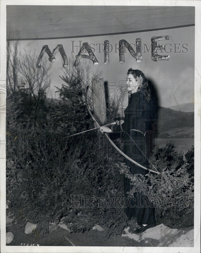 1947 Press Photo Woman Champion Archer Enid Decker In New England Sportsmen Show - Historic Images