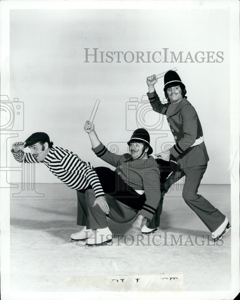 1974 Press Photo Scarecrows To Perform In Ice Follies - Historic Images