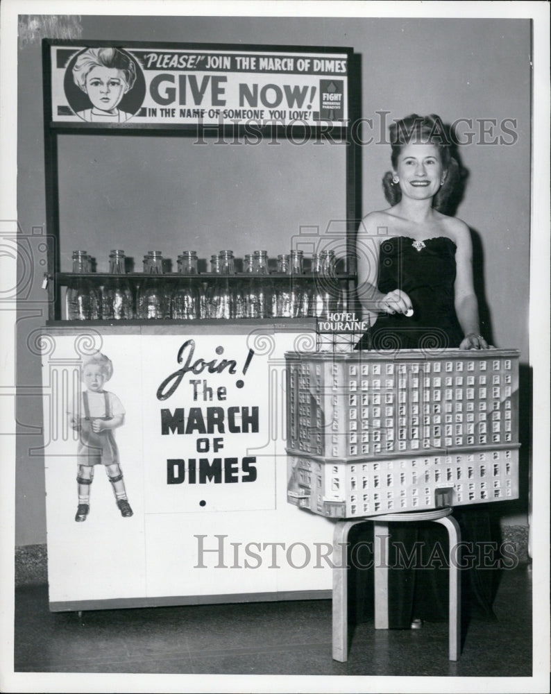 1948 Press Photo Entertainer Vesta O&#39;Dell Contributes To Hotel Touraine Campaign - Historic Images