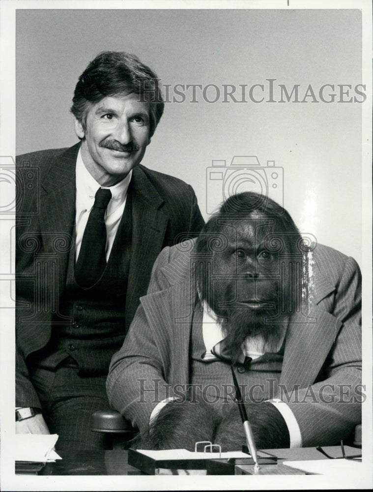 1983 Press Photo Leonard frey and Mr Smith in &quot;Mr Smith&quot; - Historic Images