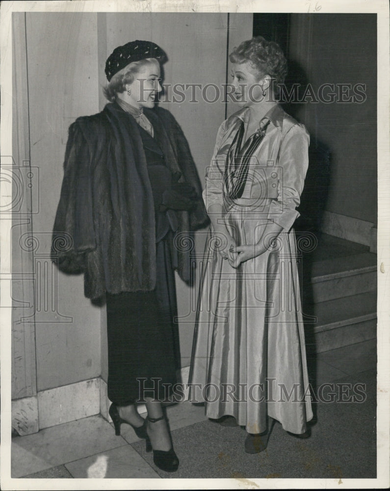 1948 Press Photo Models Jinny Brennan and Irene Rich to be seen in a fashion sho - Historic Images