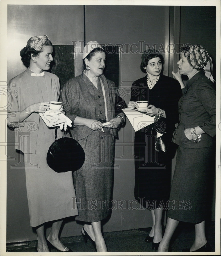 1953 Press Photo Princess Hodges With Kay Reynolds, Somers, Bralow, and Hodges - Historic Images