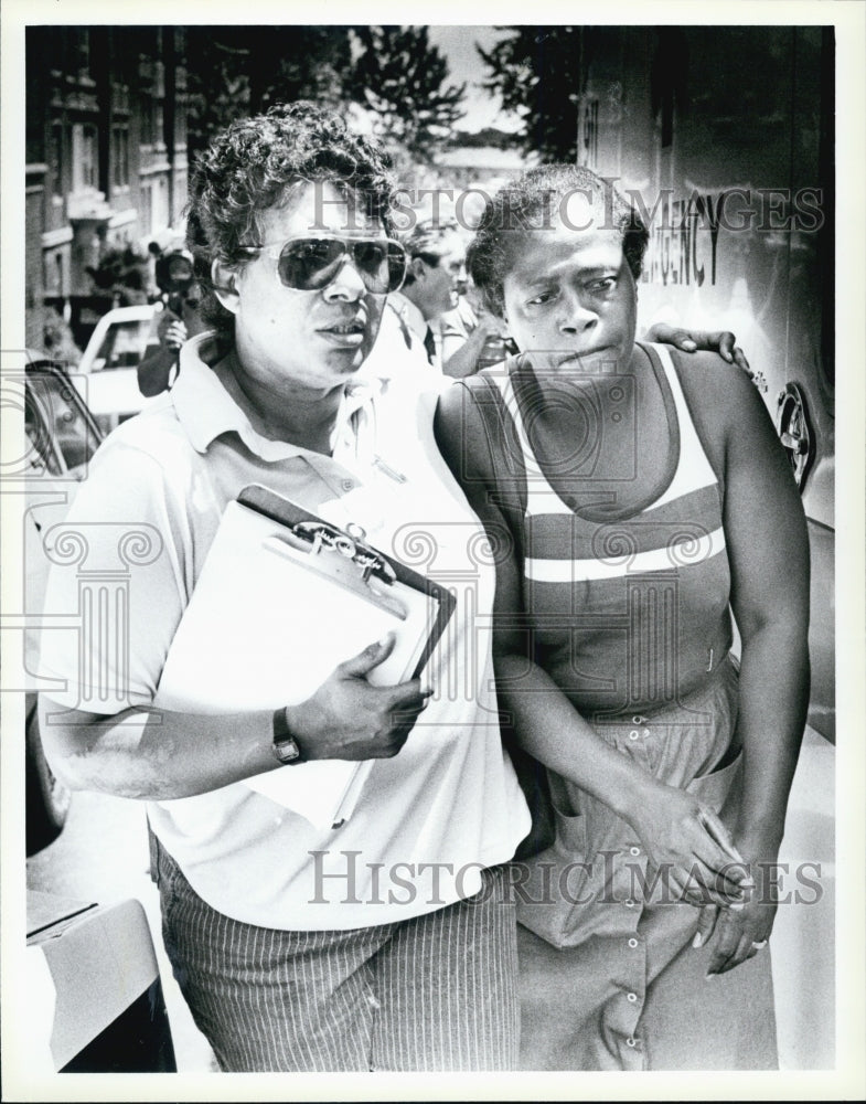 1985 Press Photo 13 Year Old Shot by Boston Police Sniper His Mother at Hospital - Historic Images