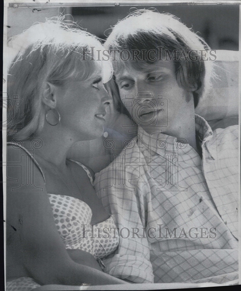 1968 Press Photo Actress Deborah Walley & her Husband Actor Chet McCracker - Historic Images
