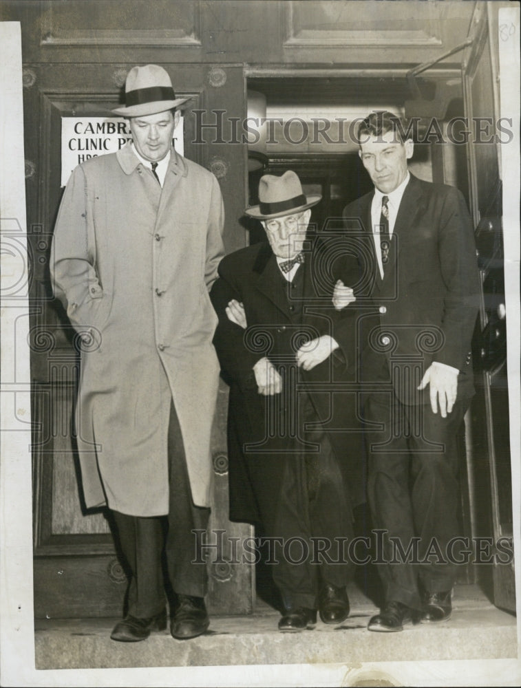 1956 Press Photo Hugh McCoy,87, claims killed daugher in court - Historic Images