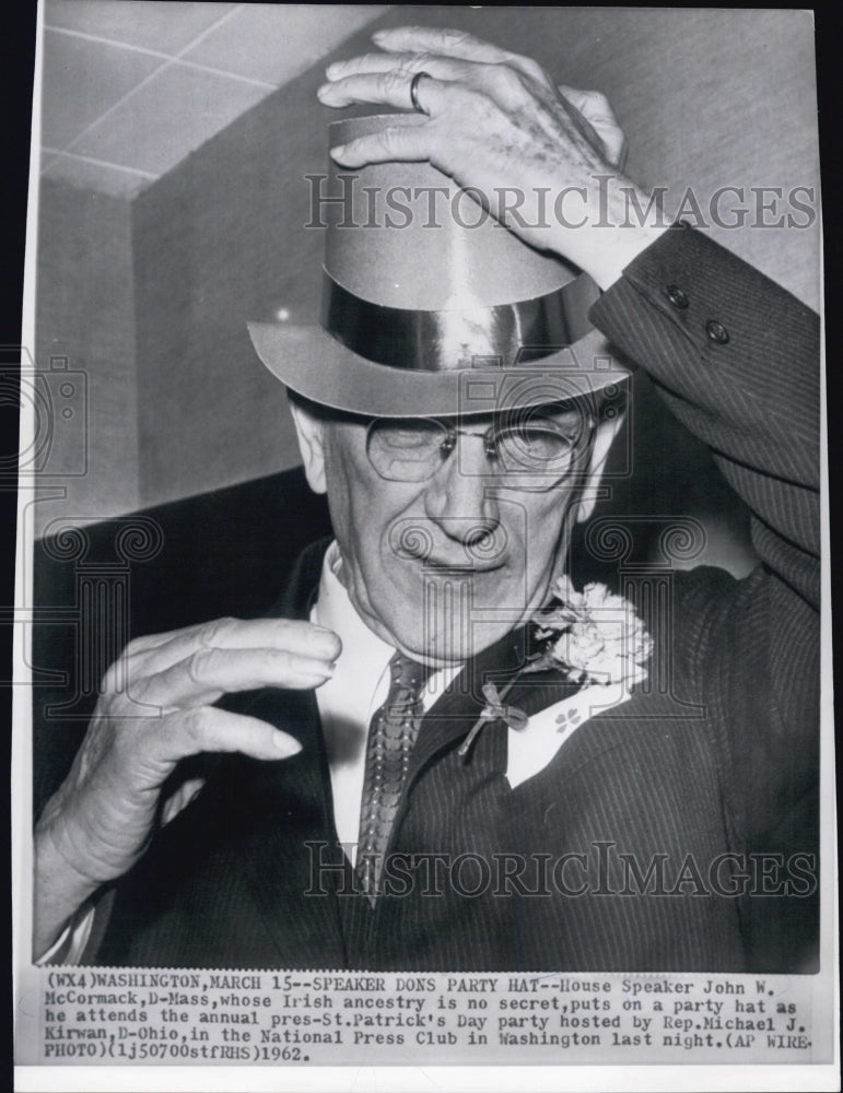 1962 Press Photo House Speaker John McCormack puts on hat for St Patricks Day - Historic Images