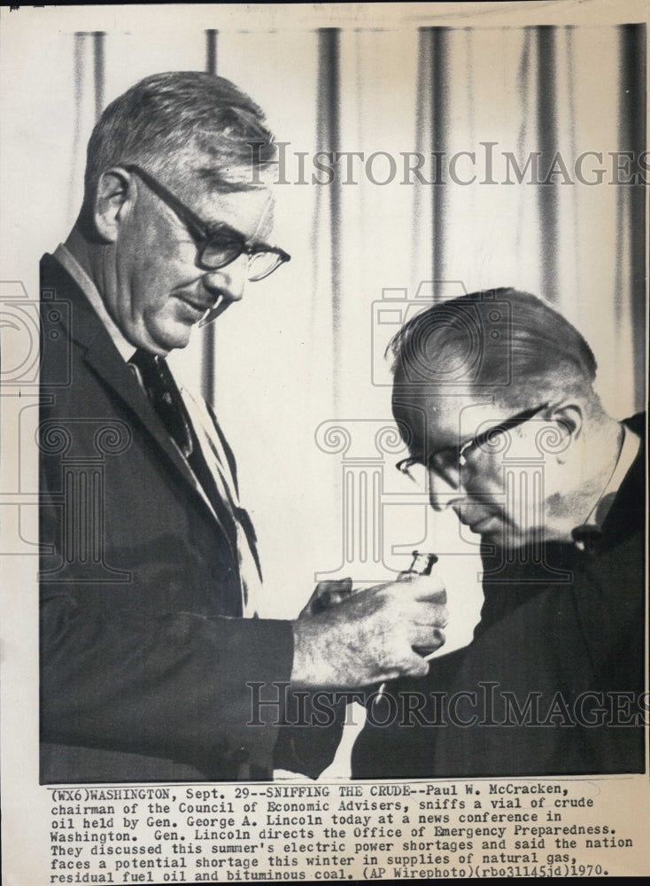 1970 Press Photo Paul McCracken sniffs a vial of crude from Gen.George A.Lincoln - Historic Images