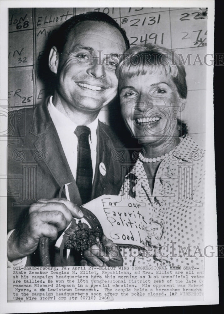 1960 Press Photo U.S Senate Douglas H. Elliot with wife. - Historic Images