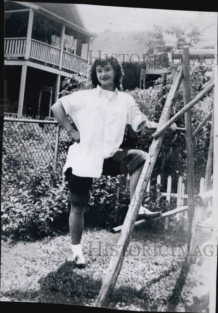 Press Photo Woman poses next to swing set - Historic Images