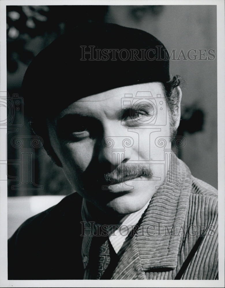 1975 Press Photo Hector Elizondo stars in "Popi" - Historic Images
