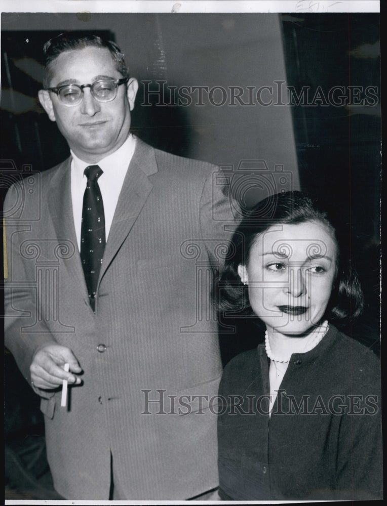 1958 Press Photo Mrs.Dorothy Placker with her attorney Sidney W. Davis. - Historic Images