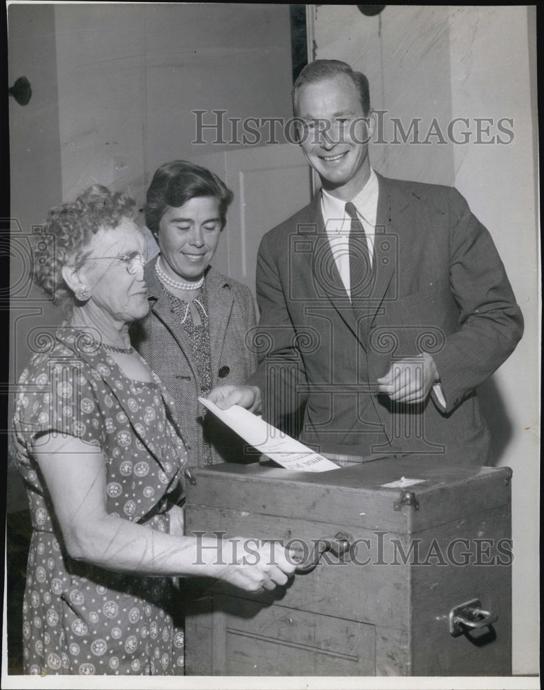 1958 Press Photo Governor's Councillor Christian Herter Jr. and Mrs. Herter - Historic Images